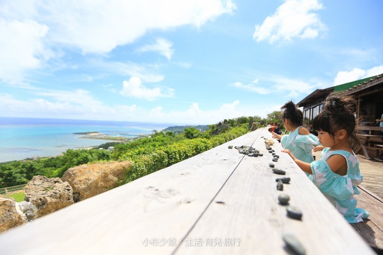 沖繩美食｜CAFE 薑黃花(カフェくるくま)，沖繩必去的無敵海景咖啡廳
