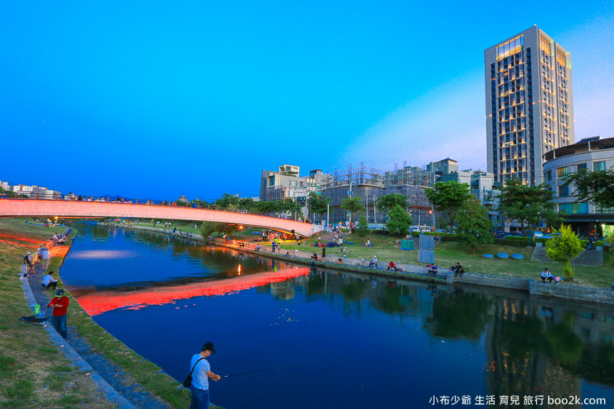 台中景點｜興大康橋，河濱公園，夜景，釣魚，騎車，打球，台中人的唯美新境地