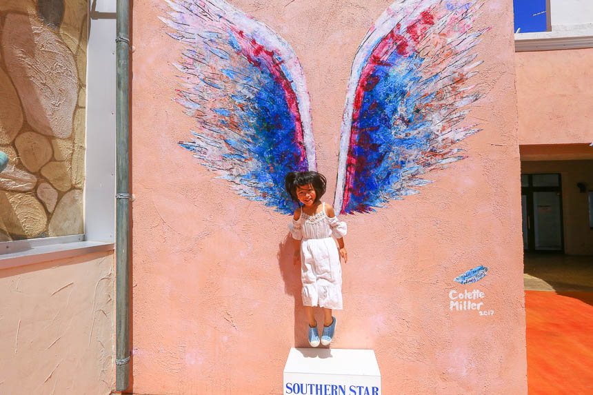 美國村IG打卡景點｜天使之翼，藝術家Colette Miller作品，耀眼的白色翅膀，詳細拍攝地點