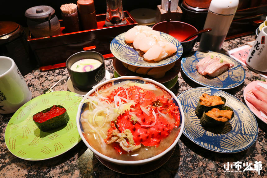 札幌美食｜根室花丸迴轉壽司，札幌車站排隊美食，華麗的平價壽司料理，特大牡丹蝦必吃!!!