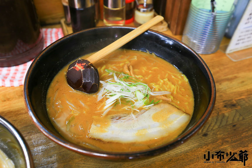 札幌美食｜信玄拉麵， 現煮濃厚味噌拉麵吃過沒~在地人氣平民美食