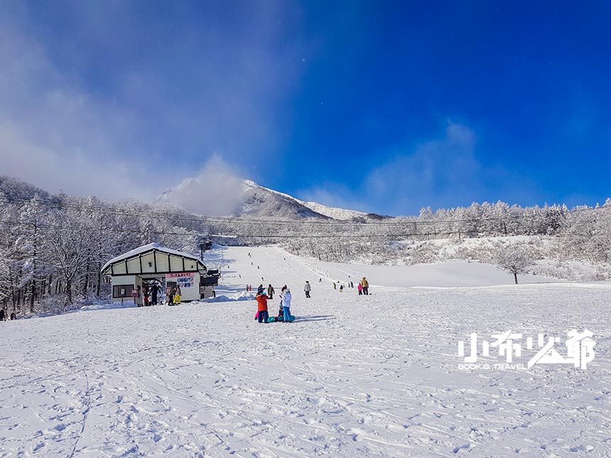 妙高滑雪｜赤倉溫泉滑雪場，近赤倉溫泉街，有初學滑雪者嚮往的魔毯設施