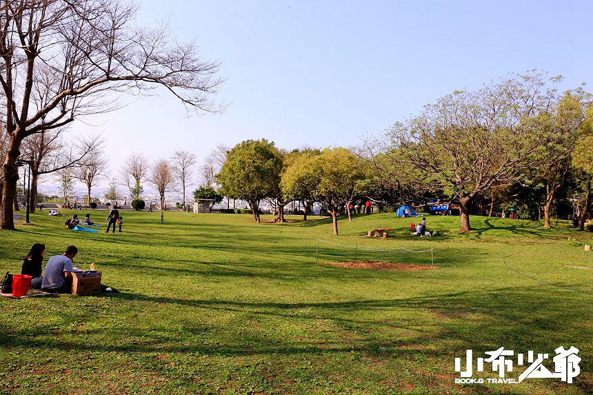 鰲峰山市鎮公園陽光草坪