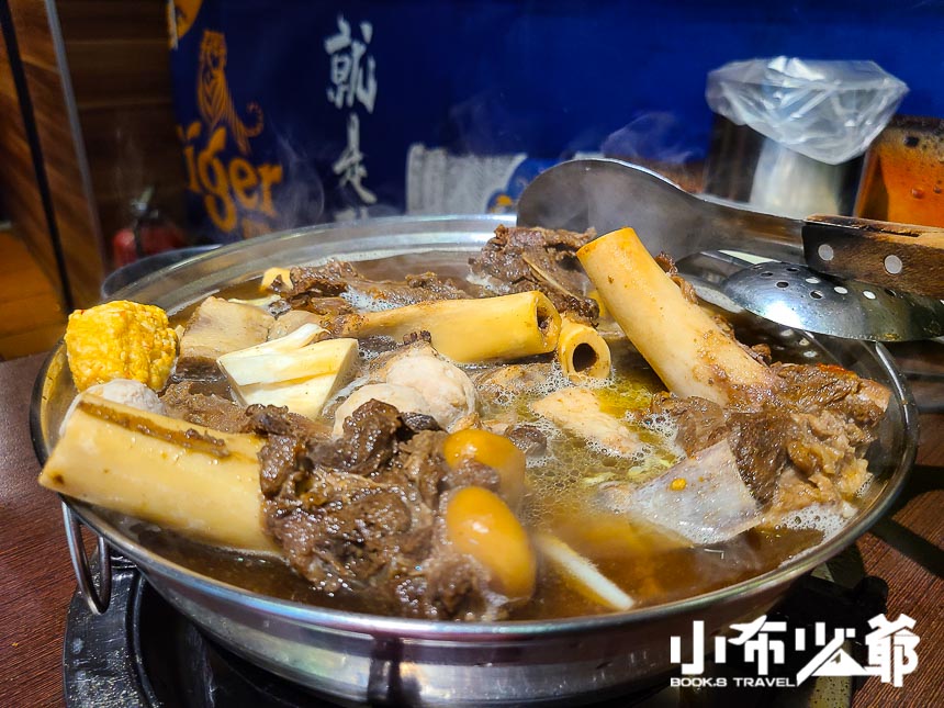 台北美食｜老殿羊肉爐-吃到飽，大口爽吃燉羊肉、入口即化的蹄筋