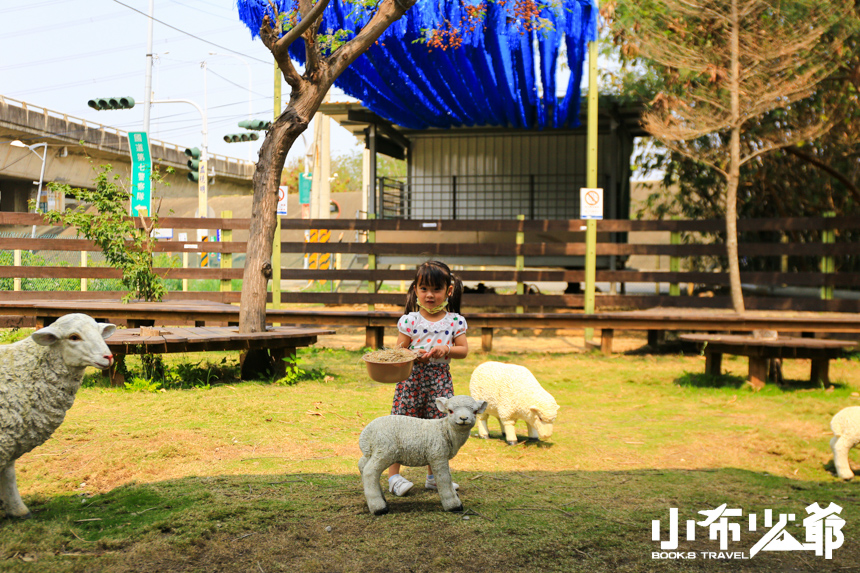 彰化農場│羊舍鮮羊乳、74旁的小門市農場、下車就可直接餵羊咩咩了~