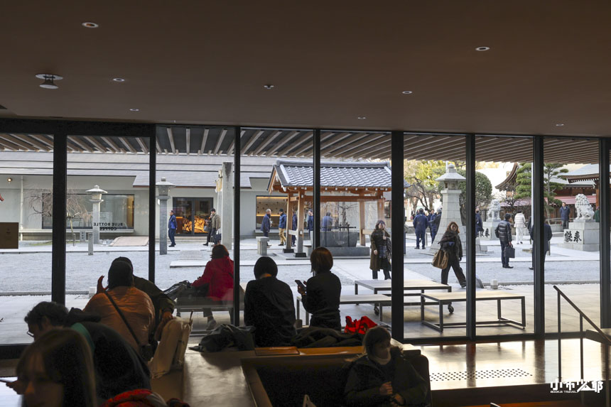警固神社旁藍瓶咖啡福岡天神店窗景