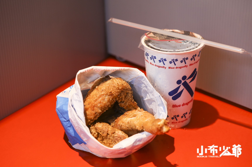台東美食｜藍蜻蜓速食專賣店，人氣爆棚薄皮炸雞，就算放涼也好吃