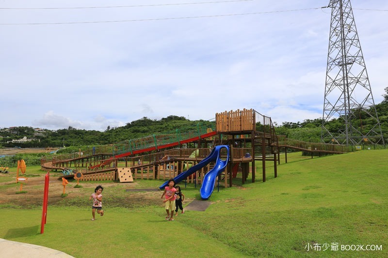 ▌沖繩親子公園 ▌中城公園 沖繩最夯設備最齊全的親子公園~長溜滑梯、彈跳床、沙坑、體能訓練、烤肉、草地