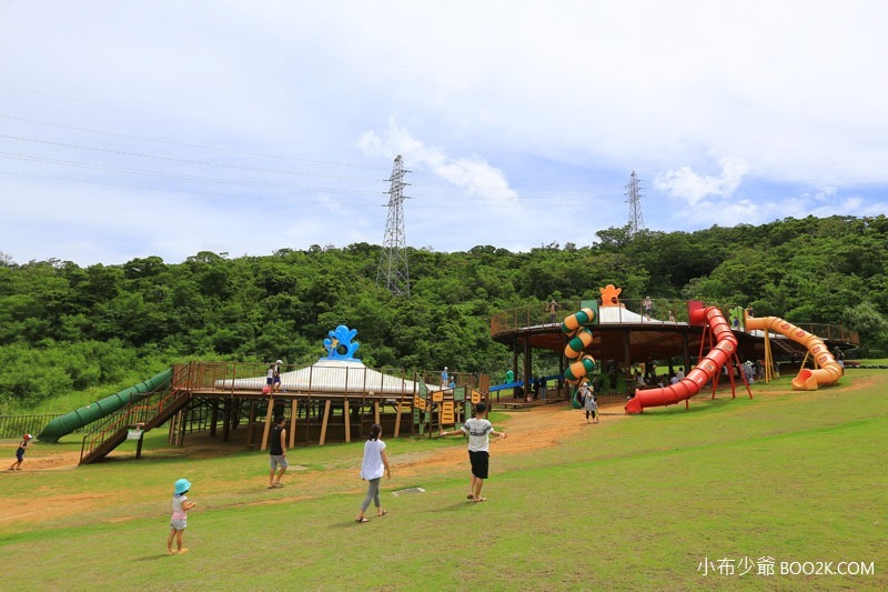 ▌沖繩親子公園 ▌中城公園 沖繩最夯設備最齊全的親子公園~長溜滑梯、彈跳床、沙坑、體能訓練、烤肉、草地
