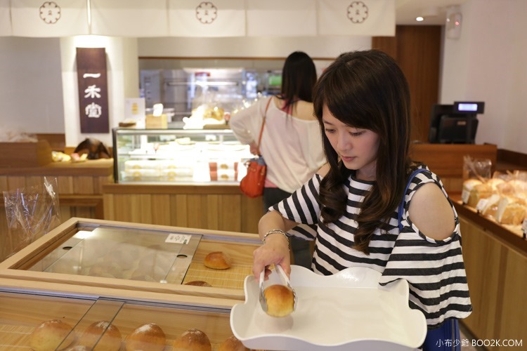 [東區麵包]一禾堂麵包本鋪 日式麵包 蛋糕，有整顆栗子當內餡的栗子麵包IMG_3829