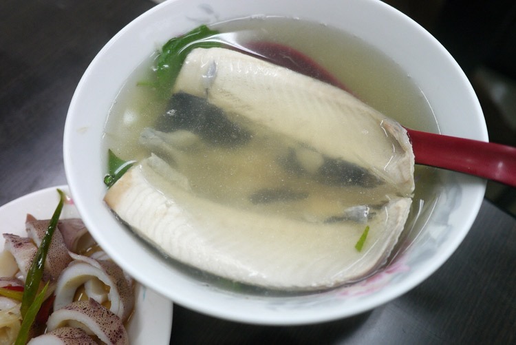 [永和美食]擱一碗 新鮮湯頭清 鱸魚、無刺虱目魚鮮魚湯P1130561